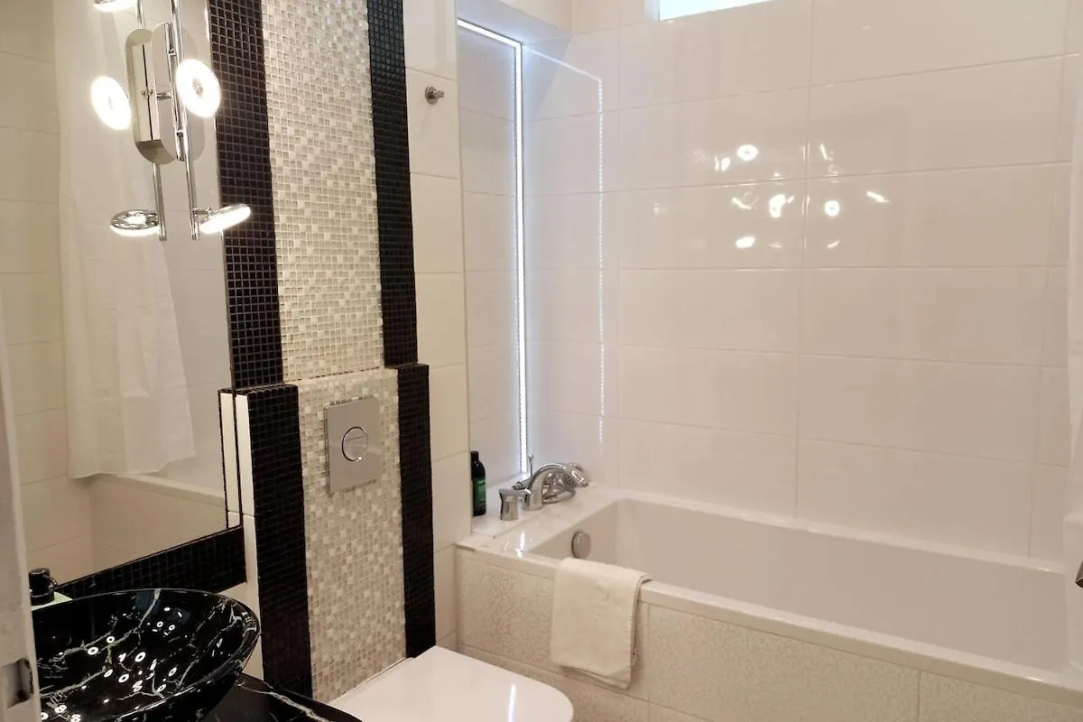 Old Town - 2 Bedrooms Soltyka Str S6 Krakow Apartment