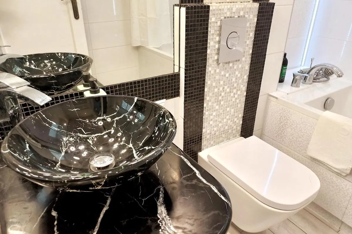 Old Town - 2 Bedrooms Soltyka Str S6 Krakow Apartment